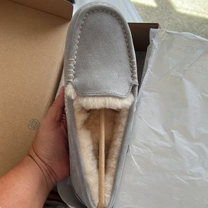 NEW - Ansley UGG light gray slipper